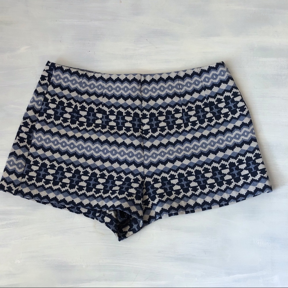 F21 blue and white tribal Aztec pattern shorts size S